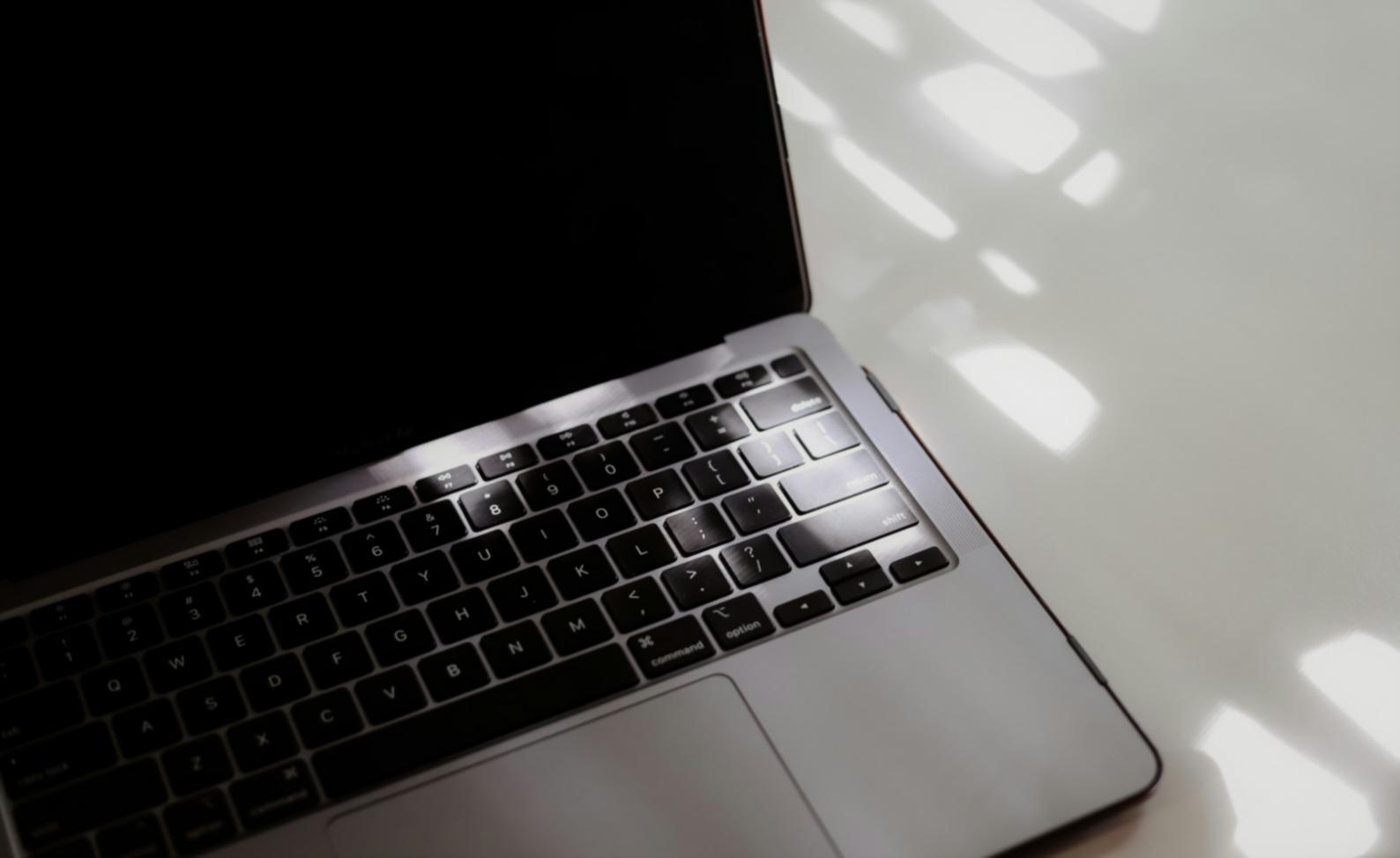 Professionelle Lernumgebung mit moderner Ausstattung